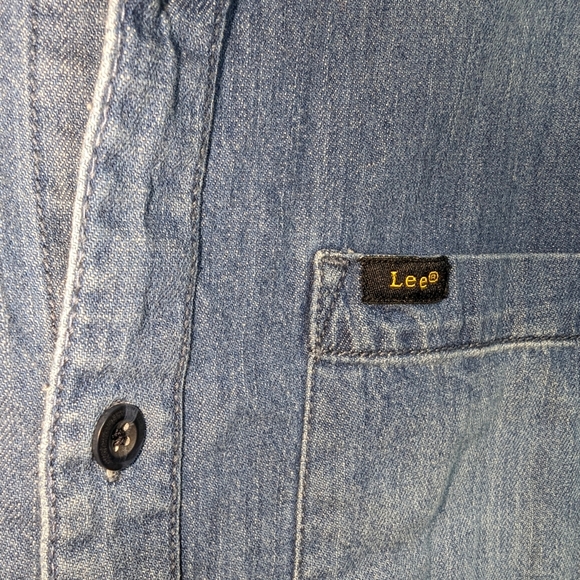 Toby Keith on Denim Shirt 🤠 - Picture 6 of 9